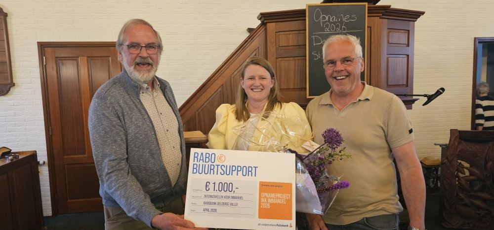 Cheque-overhandiging van de Rabobank tijdens een repetitieavond